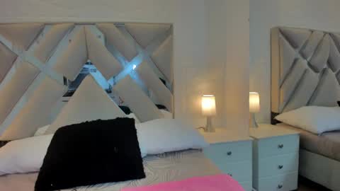 Snapshot of raquel_moore chatting on 4, 3, 2025 Raquel Moore online show from 4, 3, 2025