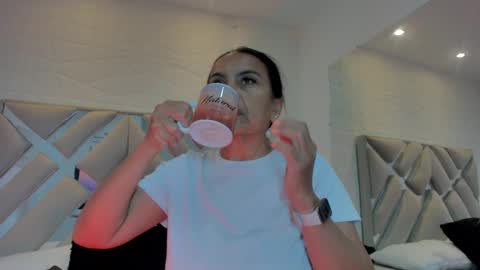 Snapshot of raquel_moore chatting on 6, 3, 2025 Raquel Moore online show from 6, 3, 2025