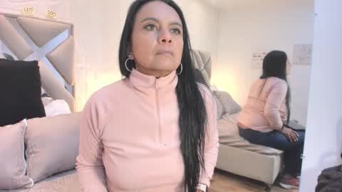 Snapshot of raquel_moore chatting on 11, 9, 2025 Raquel Moore online show from 11, 9, 2025