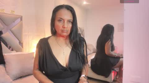 Snapshot of raquel_moore chatting on 24, 9, 2025 Raquel Moore online show from 24, 9, 2025