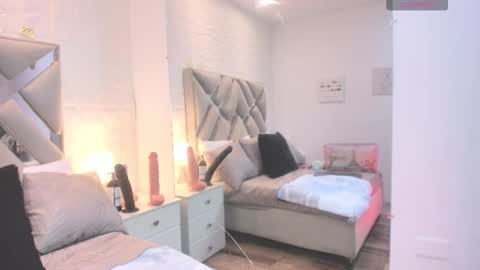 Snapshot of raquel_moore chatting on 2, 10, 2025 Raquel Moore online show from 2, 10, 2025