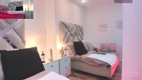 Snapshot of raquel_moore chatting on 3, 10, 2025 Raquel Moore online show from 3, 10, 2025