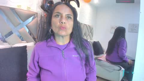 Snapshot of raquel_moore chatting on 12, 10, 2025 Raquel Moore online show from 12, 10, 2025