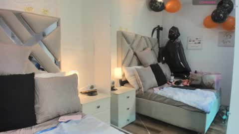 Snapshot of raquel_moore chatting on 15, 10, 2025 Raquel Moore online show from 15, 10, 2025