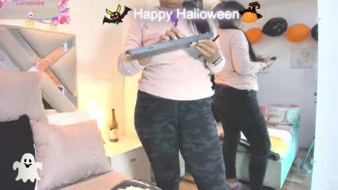 Snapshot of raquel_moore chatting on 1, 11, 2025 Raquel Moore online show from 1, 11, 2025