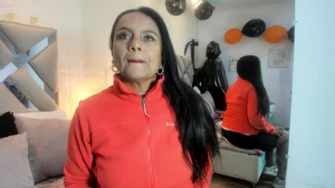 Snapshot of raquel_moore chatting on 4, 11, 2025 Raquel Moore online show from 4, 11, 2025