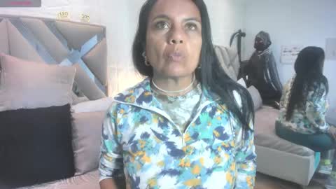 Snapshot of raquel_moore chatting on 5, 11, 2025 Raquel Moore online show from 5, 11, 2025