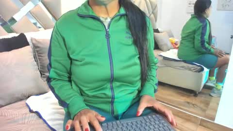 Snapshot of raquel_moore chatting on 19, 11, 2025 Raquel Moore online show from 19, 11, 2025