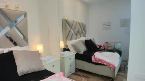 Snapshot of raquel_moore chatting on 22, 11, 2025 Raquel Moore online show from 22, 11, 2025