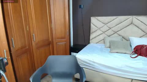 Snapshot of raqueljones_ chatting on 28, 10, 2025 Raquel online show from 28, 10, 2025