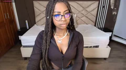 Snapshot of raqueljones_ chatting on 29, 11, 2025 Raquel online show from 29, 11, 2025