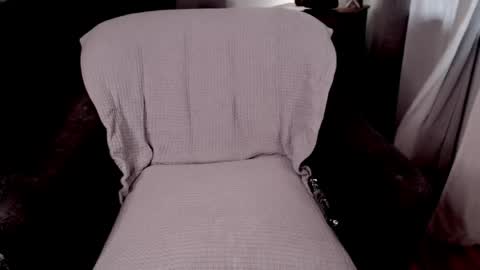 Snapshot of raven_feathers chatting on 16, 4, 2026 Roxanneredlight59 online show from 16, 4, 2026