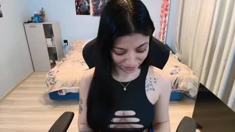 raven_haired_goddess online show from 15, 4, 2026