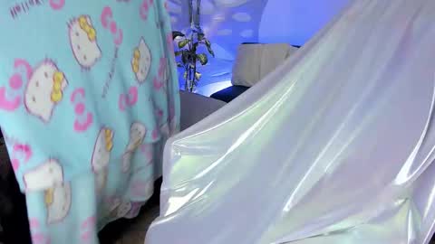 Snapshot of ravencollen chatting on 17, 10, 2025 ravencollen online show from 17, 10, 2025