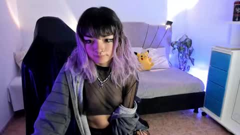 Snapshot of ravencollen chatting on 3, 11, 2025 ravencollen online show from 3, 11, 2025