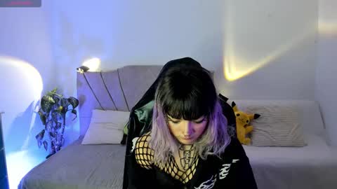 Snapshot of ravencollen chatting on 6, 11, 2025 ravencollen online show from 6, 11, 2025