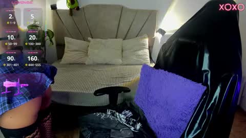 Snapshot of ravencollen chatting on 13, 11, 2025 ravencollen online show from 13, 11, 2025