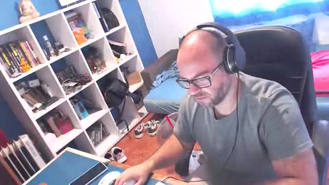 ravingr3d3 online show from 19, 9, 2025