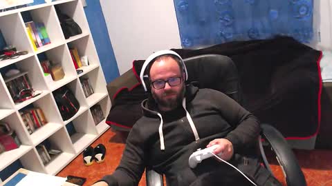 Snapshot of ravingr3d3 chatting on 13, 12, 2025 ravingr3d3 online show from 13, 12, 2025