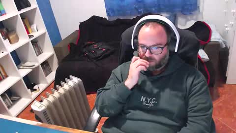 Snapshot of ravingr3d3 chatting on 15, 12, 2025 ravingr3d3 online show from 15, 12, 2025