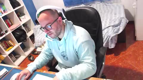 Snapshot of ravingr3d3 chatting on 2, 2, 2026 ravingr3d3 online show from 2, 2, 2026