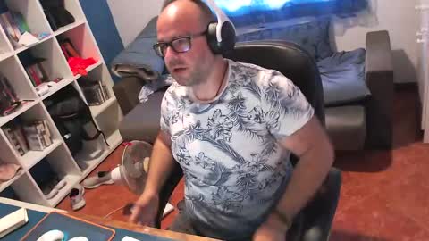 ravingr3d3 online show from 25, 5, 2026