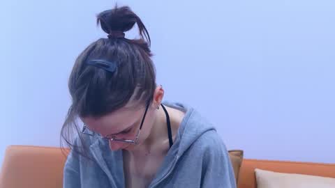 Snapshot of ray_lol chatting on 19, 12, 2025 Ray-Ray online show from 19, 12, 2025