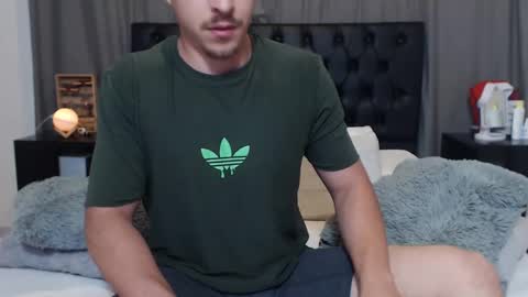 Snapshot of ray_weed chatting on 17, 12, 2024 Ray online show from 17, 12, 2024