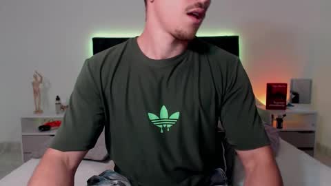 Snapshot of ray_weed chatting on 1, 11, 2025 Ray online show from 1, 11, 2025