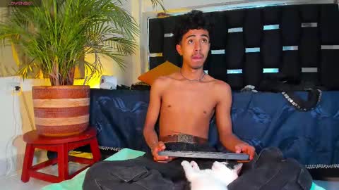 Snapshot of raydevil_ chatting on 8, 3, 2025 Rayn online show from 8, 3, 2025