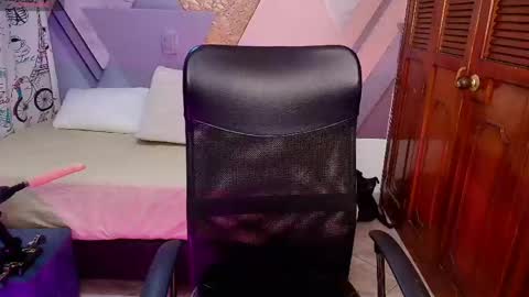 raylin_escobar online show from 4, 5, 2026