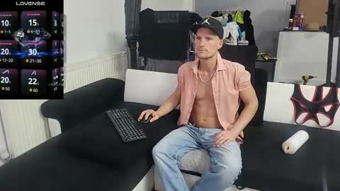 Snapshot of reallyman7 chatting on 22, 12, 2025 Ask me online show from 22, 12, 2025