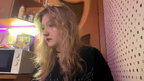 Snapshot of rebabojanowski chatting on 31, 3, 2026 olivia online show from 31, 3, 2026