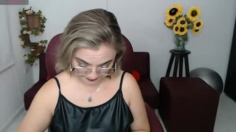 Snapshot of rebeca_milf chatting on 1, 5, 2026 REBECA online show from 1, 5, 2026