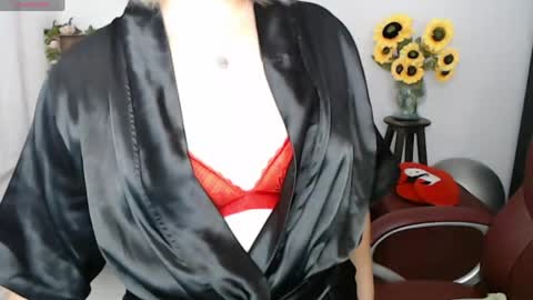 Snapshot of rebeca_milf chatting on 2, 5, 2026 REBECA online show from 2, 5, 2026