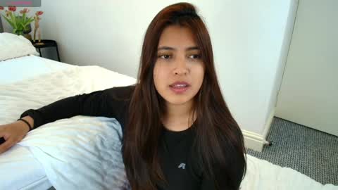 Snapshot of rebeca_williams_ chatting on 5, 5, 2026 Rebeca Williams online show from 5, 5, 2026