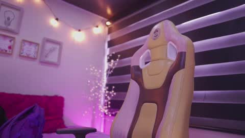 Snapshot of rebecah_1 chatting on 24, 11, 2025 Rebeca online show from 24, 11, 2025