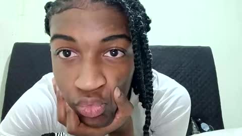 Snapshot of rebecca23278 chatting on 20, 5, 2026 Tu mami Rebecca online show from 20, 5, 2026