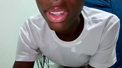 Snapshot of rebecca23278 chatting on 21, 5, 2026 Tu mami Rebecca online show from 21, 5, 2026