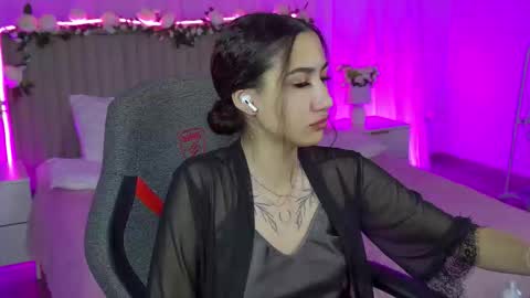 Snapshot of rebeckathornton chatting on 17, 12, 2025 rebeckathornton online show from 17, 12, 2025