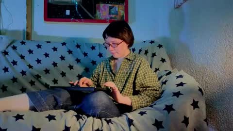 Snapshot of reborn_elf chatting on 18, 10, 2025 Lara online show from 18, 10, 2025