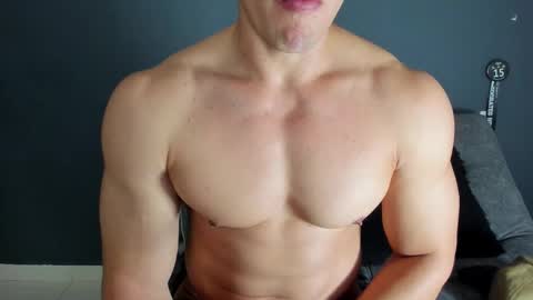 Snapshot of recce_taylor4 chatting on 27, 10, 2025 twitter REECET26 instagram RECCETAYLOR online show from 27, 10, 2025