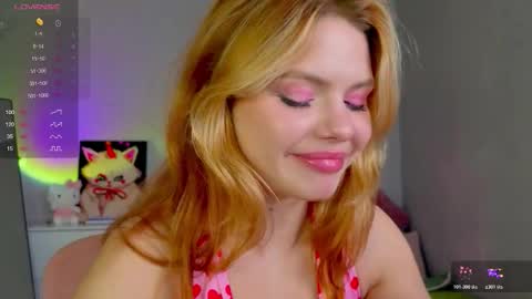 Snapshot of red__candy chatting on 22, 10, 2025 red__candy online show from 22, 10, 2025