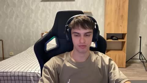 Snapshot of redbullshine chatting on 20, 9, 2025 redbullshine online show from 20, 9, 2025