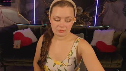 Snapshot of reddoll_ chatting on 12, 9, 2025 Lily online show from 12, 9, 2025