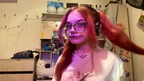 Snapshot of redheadcatxd chatting on 18, 4, 2026 Eva online show from 18, 4, 2026