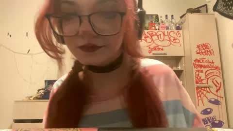 Snapshot of redheadcatxd chatting on 27, 4, 2026 Eva online show from 27, 4, 2026