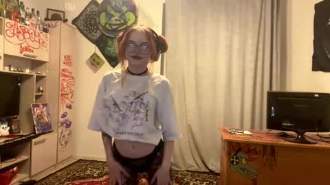 Snapshot of redheadcatxd chatting on 30, 4, 2026 Eva online show from 30, 4, 2026