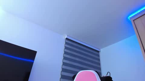 redski77 online show from 10, 1, 2025