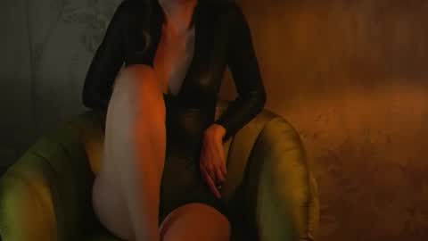 Snapshot of redsparrow__ chatting on 12, 10, 2025 Red online show from 12, 10, 2025